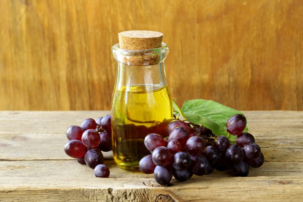 Масло виноградной косточки – польза для волос